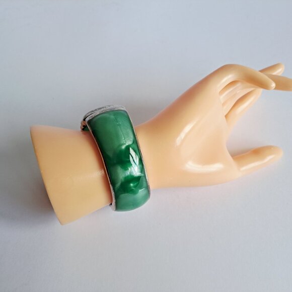 New Angelique De Paris gold plated starfish green bangle bracelet. - Picture 13 of 17